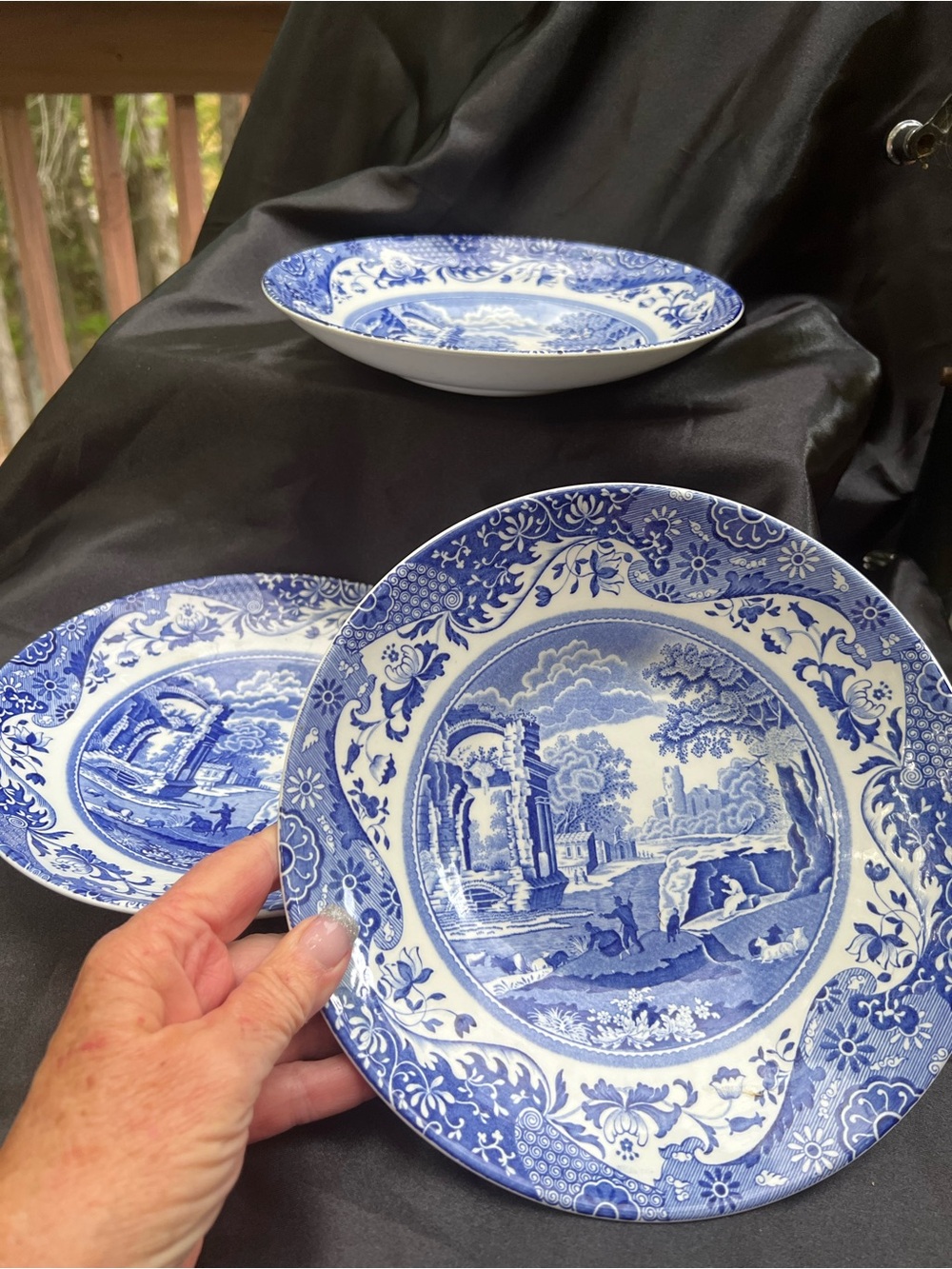 Set of 3 Spode Blue Italian shallow bowls decorated with a classic blue design-
